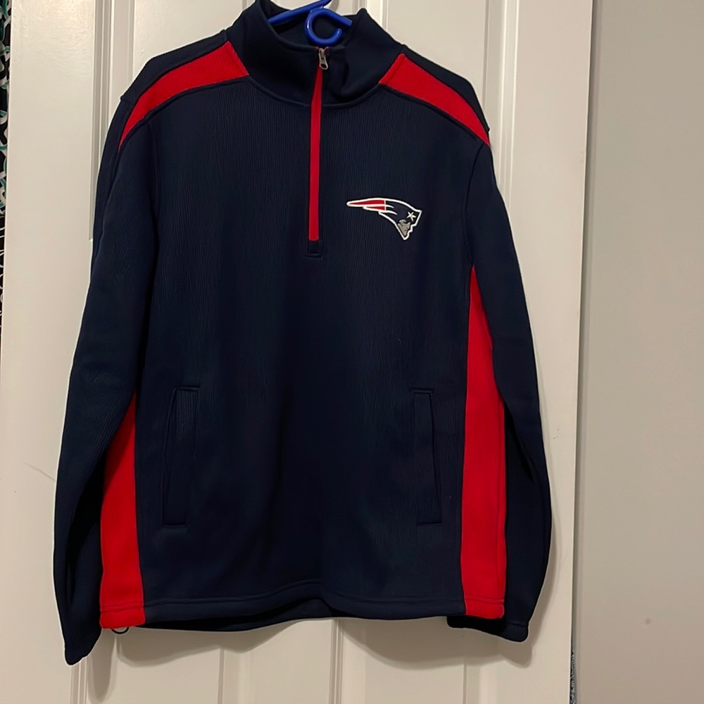 Patriots football 1/4 zip Men L Navy and Red